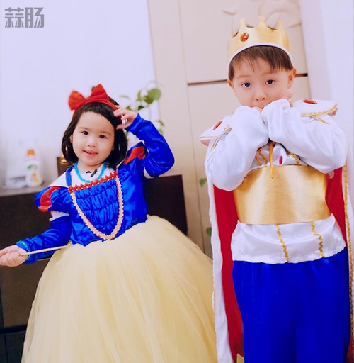 明星帶娃記——鄧莎與孩子的COSPLAY記