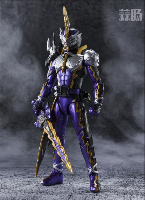 萬代公開SHF《假面騎士圣刃》假面騎士Calibur邪惡飛龍基本形態(tài)