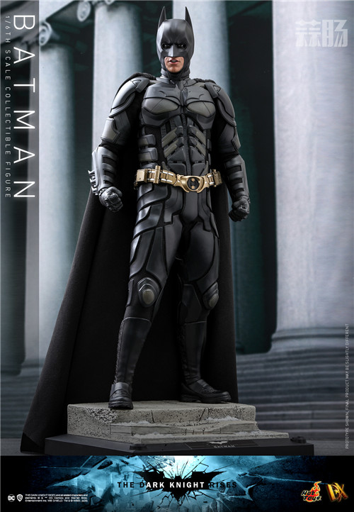 Hot Toys《蝙蝠俠: 黑暗騎士崛起》蝙蝠俠1:6人偶同場加映蝙蝠摩托車1:6模型