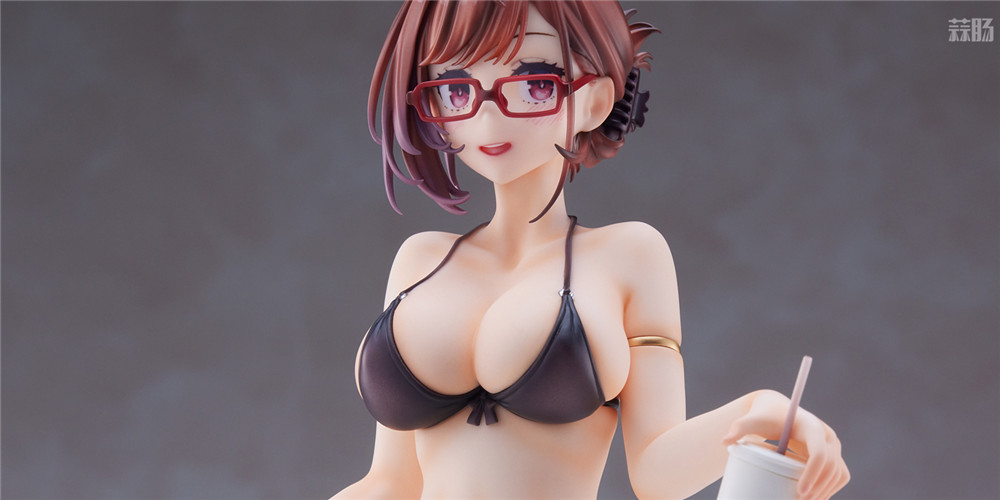 Union Creative推出畫師92M原畫近視姐姐 -泳裝版-手辦