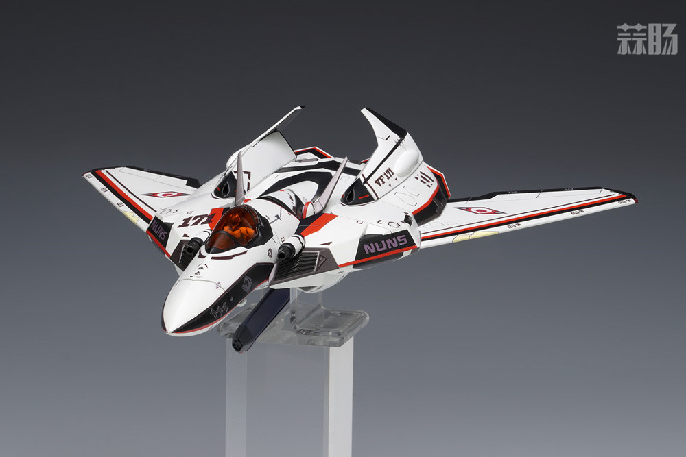 WAVE推出《超時(shí)空要塞F》VF-171EX 夢(mèng)魘進(jìn)階型EX[有人機(jī)] 1/72拼裝模型